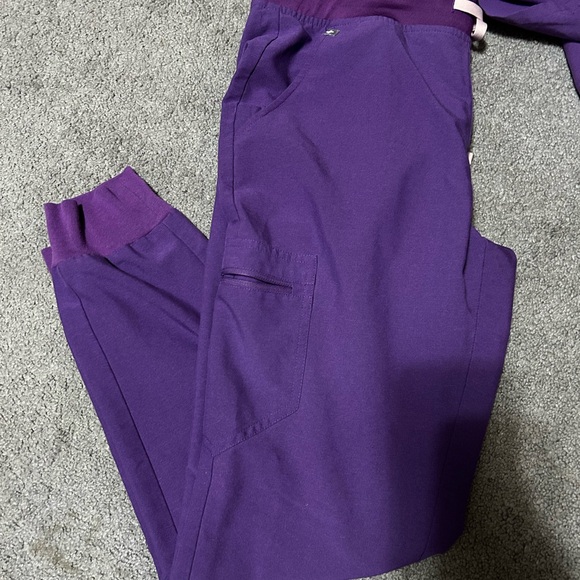 Figs scrub set Technical Collection in Rich Purple, regular length in pants. - Picture 5 of 6